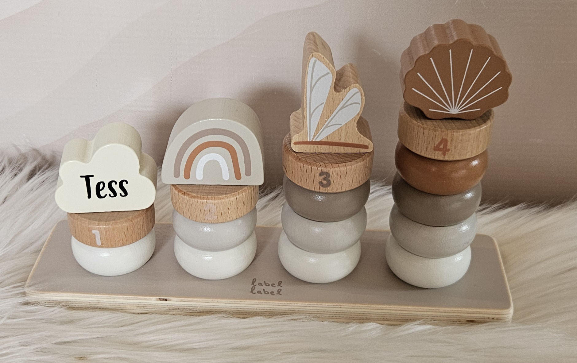 "Label Label'' houten nummer stapelaar nougat (met naam)