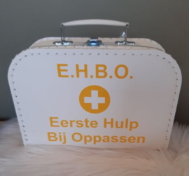 Koffertje met naam wit E H B Oppassen 3 maten