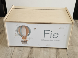 Grote houten opbergkist-zitbankje met Geboortekaartje