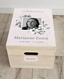 Houten herinneringskist ter nagedachtenis Lelie Roze