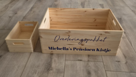 Grote houten pensioen kist met naam