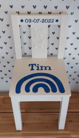 Stoeltje met naam en Regenboog Basic
