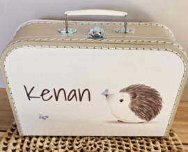 Koffertje met naam Egeltje en vlinder - beige