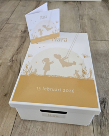 Bewaardoos met naam van geboortekaartje