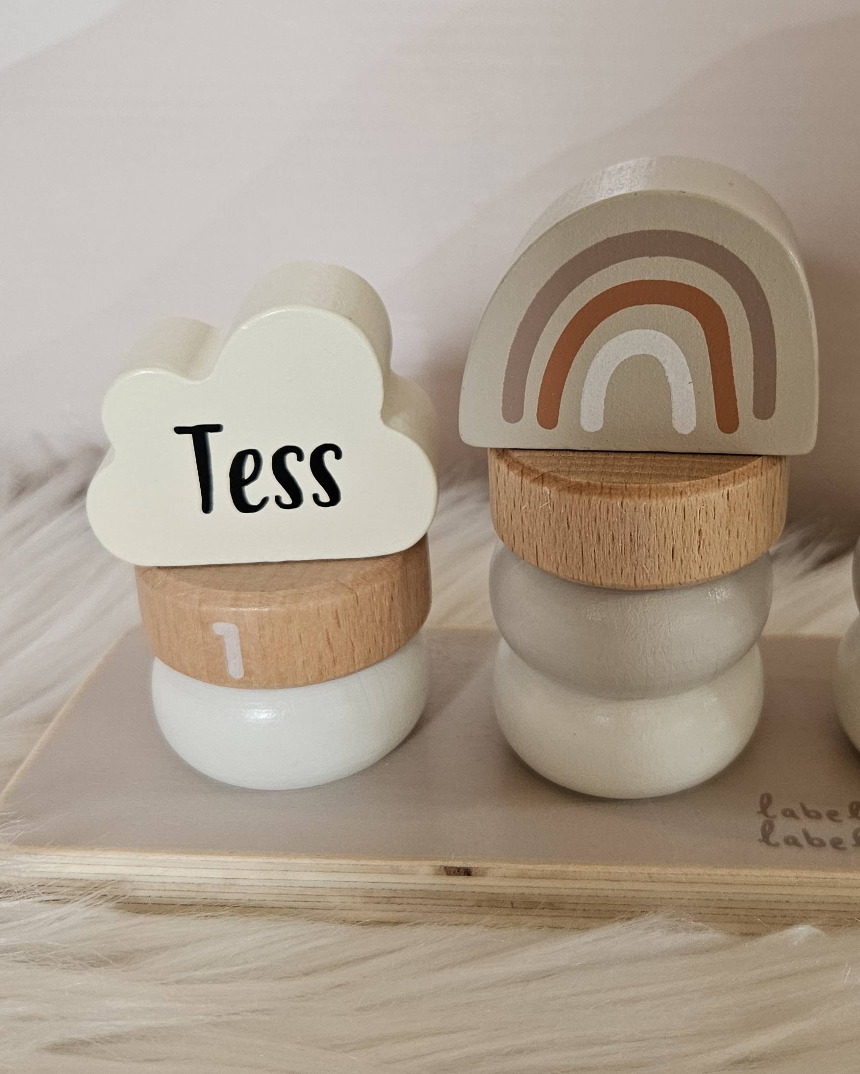 "Label Label'' houten nummer stapelaar nougat (met naam)