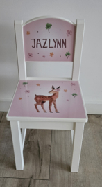 Stoeltje met naam en Hertje