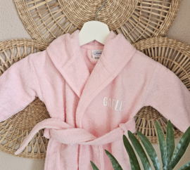 Badjas met naam  'licht roze' 0-12 maanden