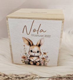 houten spaarpot met naam  en lieflijk konijntje