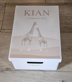 Bewaardoos met naam Giraffe Sepia