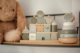''Label Label'' houten stapelhuisje olijf  (met naam)