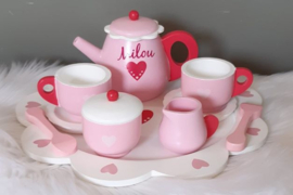 Houten roze theeservies met hartjes (met naam)