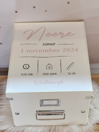 Bewaardoos herinneringen met geboortegegevens -roze