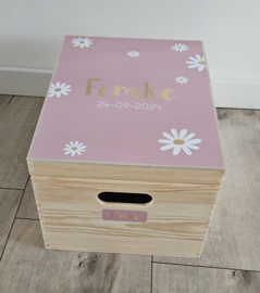 Houten herinneringskist met naam  Madeliefjes