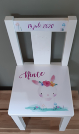 Stoeltje met naam en Schattig konijntje
