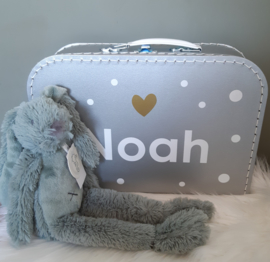 Koffertje met dots en naam en Happy Horse knuffelkonijn jongen