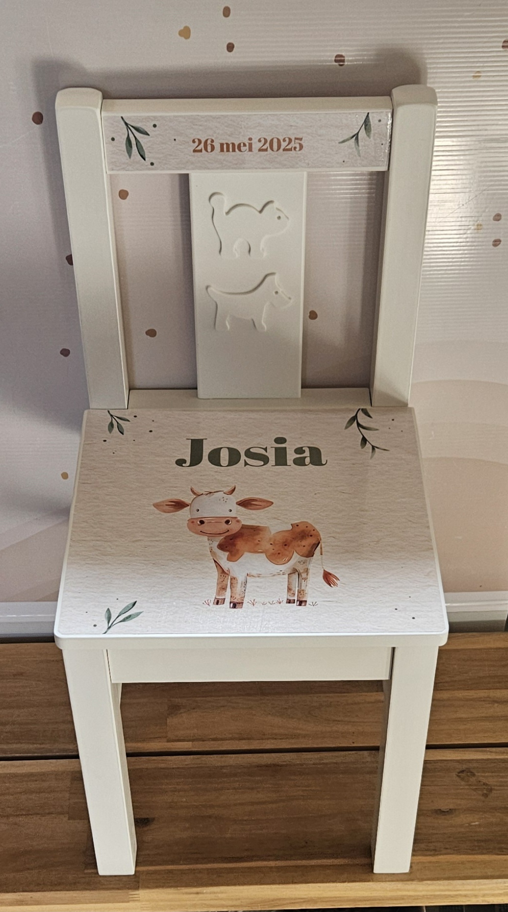 Stoeltje met naam en Koe