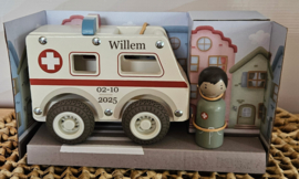Little Dutch houten ambulance met poppetje  (met naam)