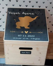 Houten opbergkist met  babyolifantje