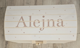 Naturel houten speelgoedkist met naam 'Hartjes beige'
