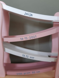 ''Label Label'' houten autoglijbaan roze (met geboortegegevens)