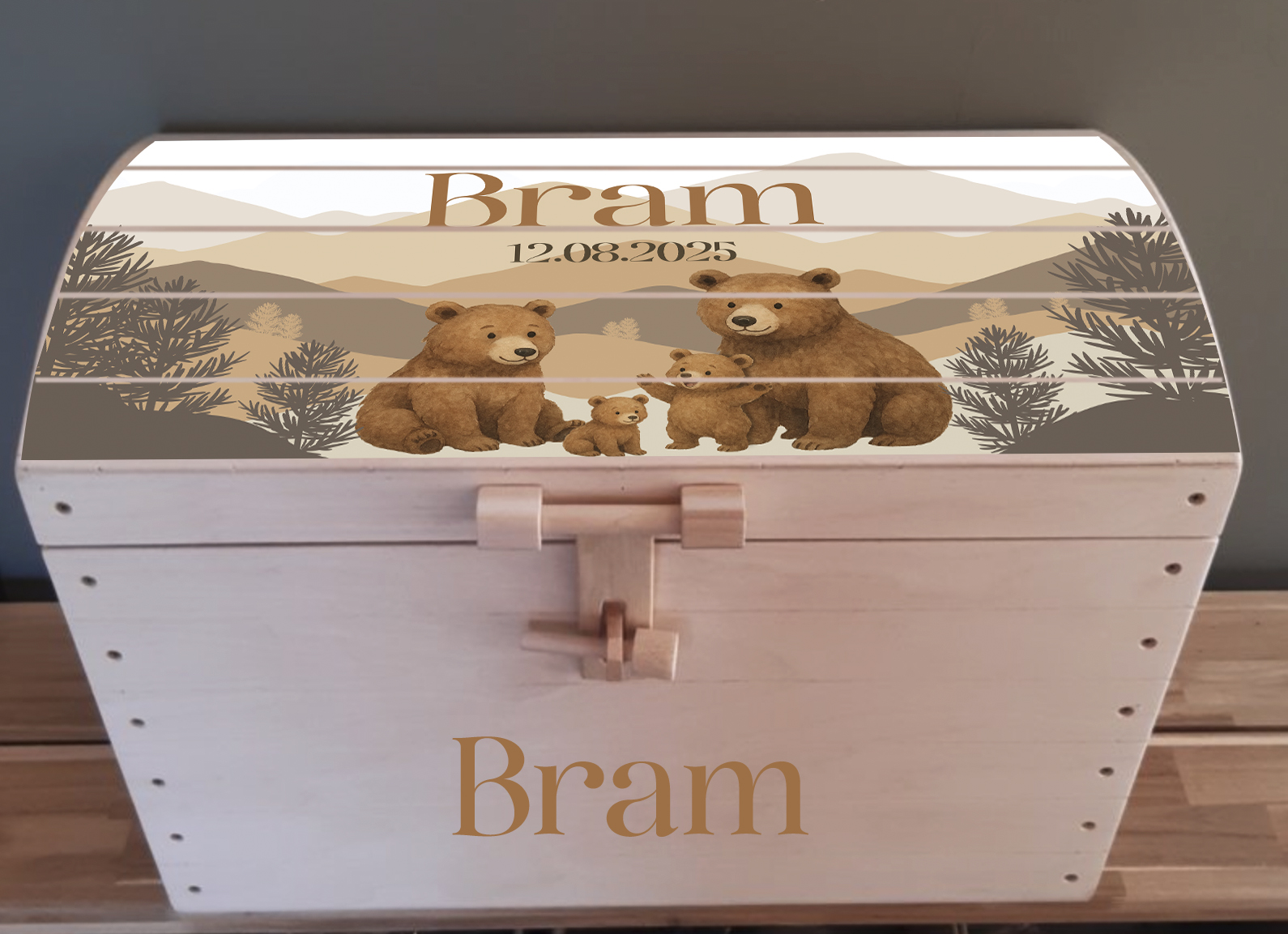 Houten speelgoedkist met naam 'Family Bear'