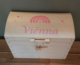 Naturel houten speelgoedkist met naam ''Regenboog''