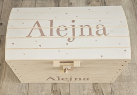Naturel houten speelgoedkist met naam 'Hartjes beige'