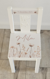 Stoeltje met naam Wildflowers beige