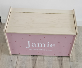 Grote houten opbergkist-zitbankje met naam Hartjes