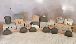 ''Label Label'' houten blokkentrein olijf (met naam)