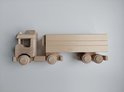 Houten vrachtwagen met oplegger spaarpot (met naam en gegevens)