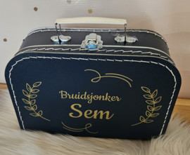 Koffertje bruidsjonker ''bladkrans'' div kleuren ( met naam)
