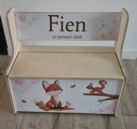 Houten zitbankje met rugleuning en Geboortekaartje