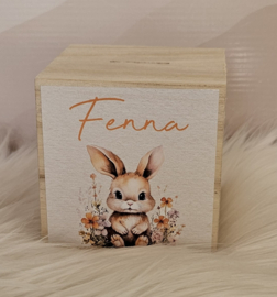 houten spaarpot met naam  en lieflijk konijntje