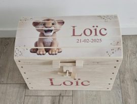 Naturel houten speelgoedkist met naam 'Schattig Leeuwtje' beige