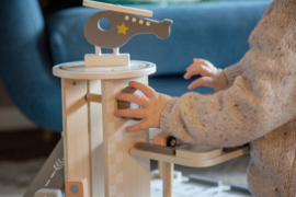 ''Tryco'' houten garage met auto's en naam