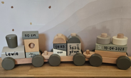 ''Label Label'' houten blokkentrein olijf (met naam)