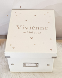 Bewaardoos met naam Hartjes beige