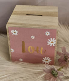 houten spaarpot met naam  en madeliefjes