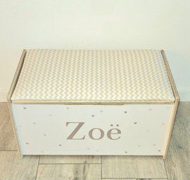 Grote houten opbergkist-zitbankje met naam Hartjes