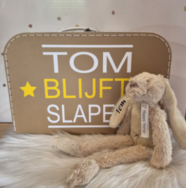 Kraft koffertje en Knuffel met naam van tv programma 'Chantal blijft slapen'
