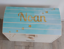 Naturel houten speelgoedkist met naam 'Brushpaint'  sterretjes diverse kleuren