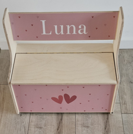 Houten zitbankje met rugleuning  Hartjes