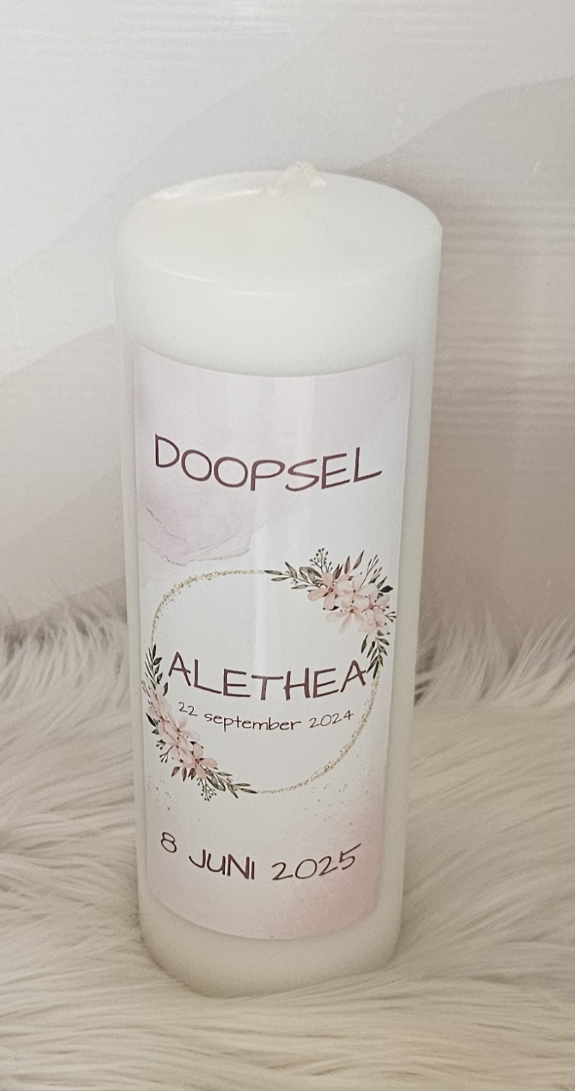 Doop- of geboortekaars met geboortekaartje