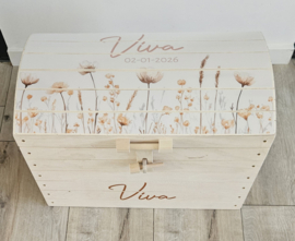 Houten speelgoedkist met naam Wildflowers beige