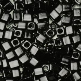 Miyuki cubes 1.8mm - opaque black 401