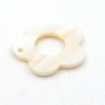 Bloemhanger van schelp wit 22 mm, per 3 stuks