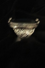 Ring met zwarte ovale steen