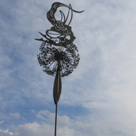 Tuin Decoratieve Paal Feeën En Paardebloemen Dansen Samen Metalen Tuin Tuin Kunst Decor Gazon Landschap Sculptuur Decoratie