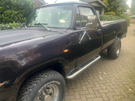 Dodge W200.